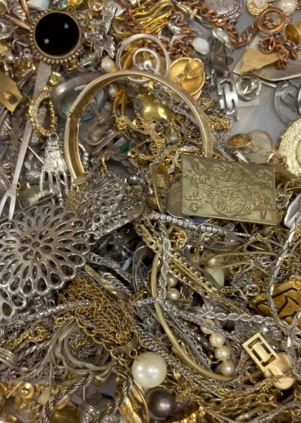 Scrap gold and broken jewelry